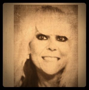 Meet your Posher, Lora